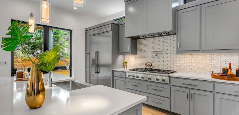 8 Popular Kitchen Themes for Your Upcoming Reno